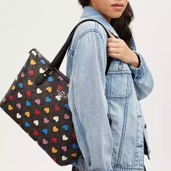 NWT COACH ❤️ Gallery Tote In Signature Canvas With Heart Print CP108 - Picture 8 of 9